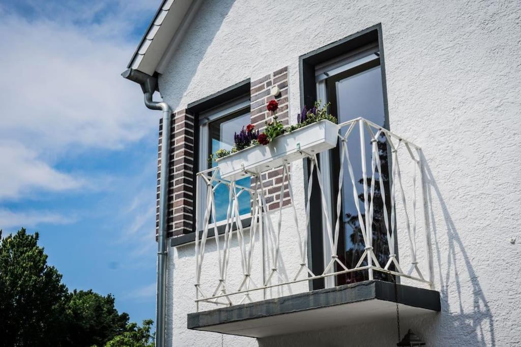 Schoenes Haus Mit Grossem Garten Зелигенштадт Экстерьер фото